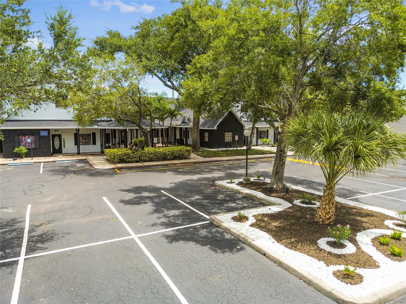 300 E BAY DR, LARGO, FL, 33770