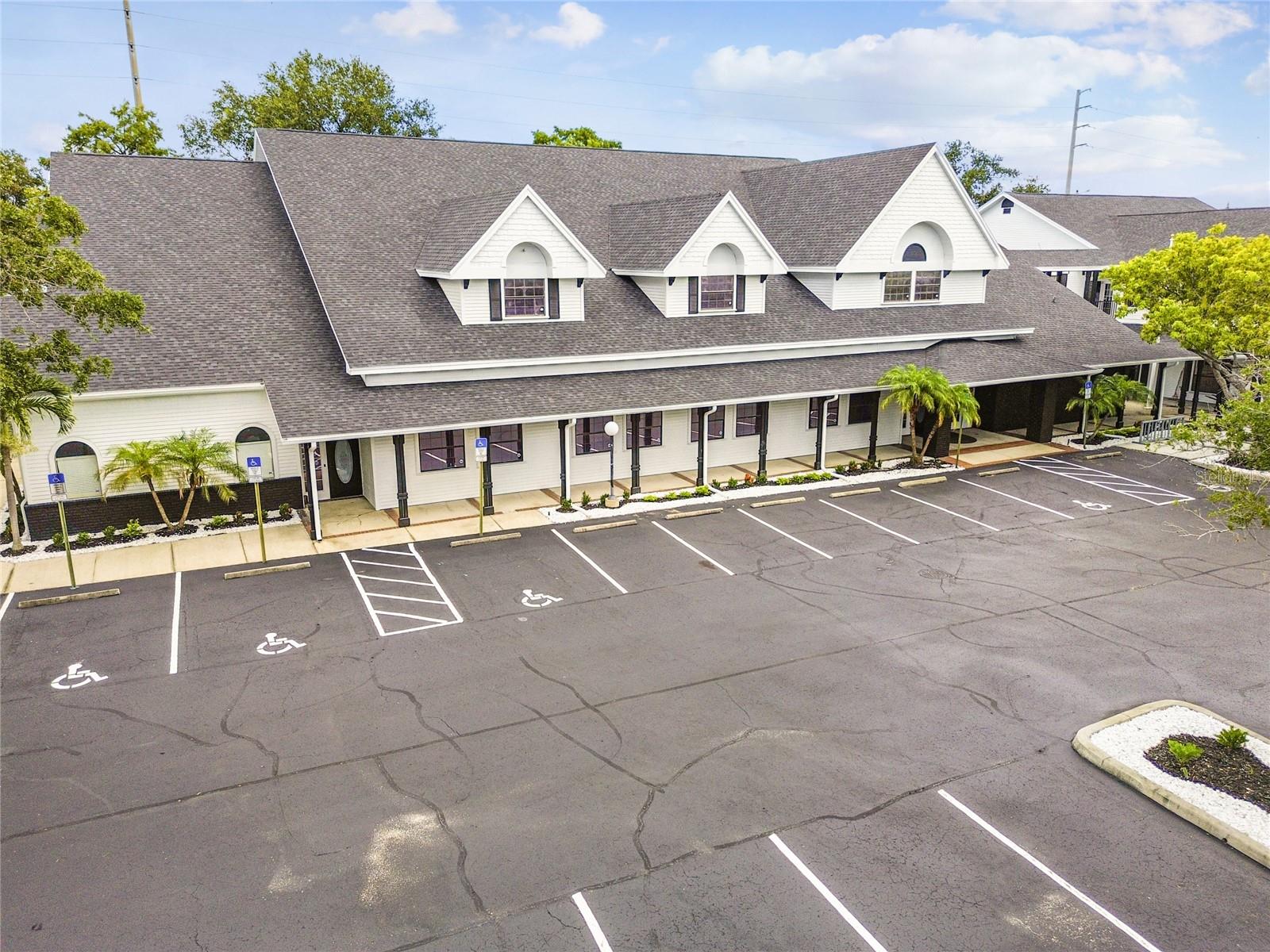 300 E BAY DR, LARGO, FL, 33770