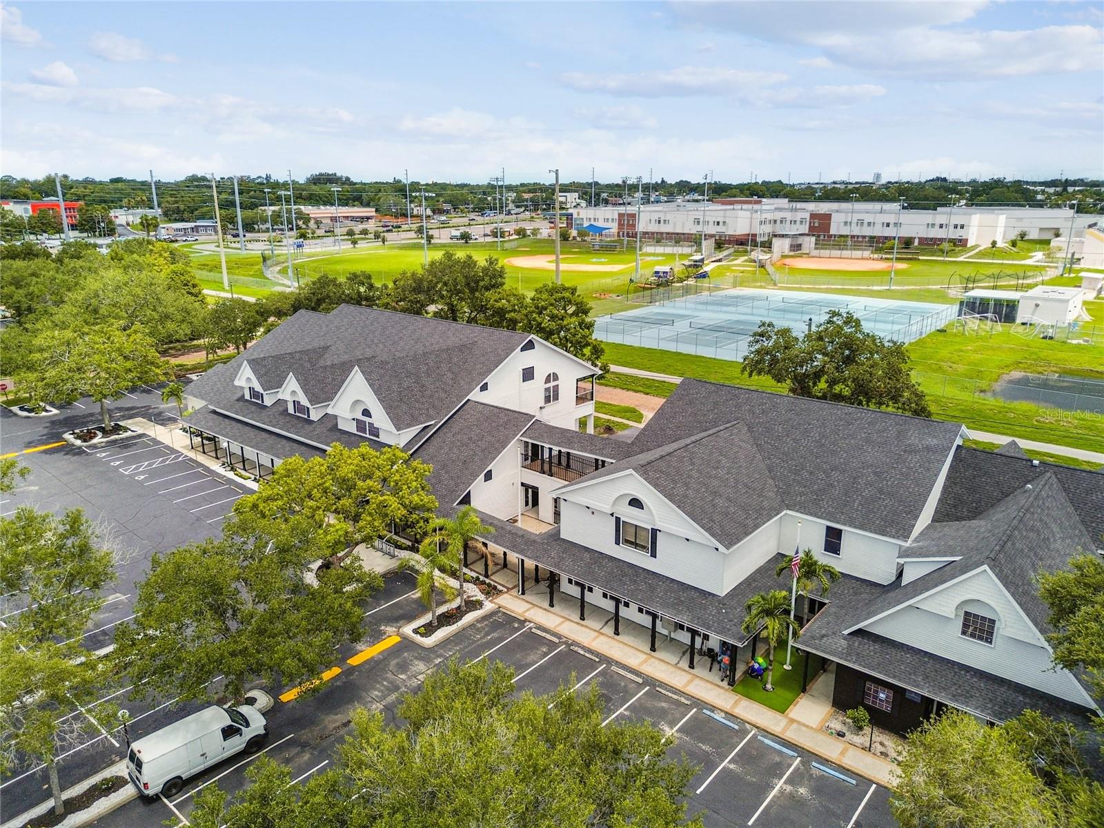 300 E BAY DR, LARGO, FL, 33770