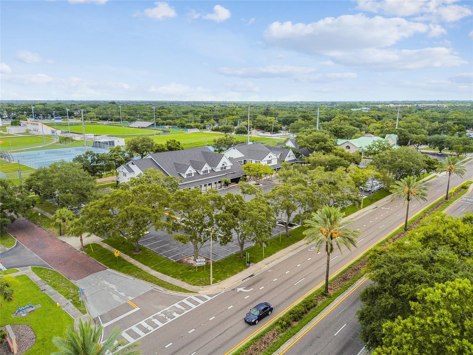 300 E BAY DR, LARGO, FL, 33770