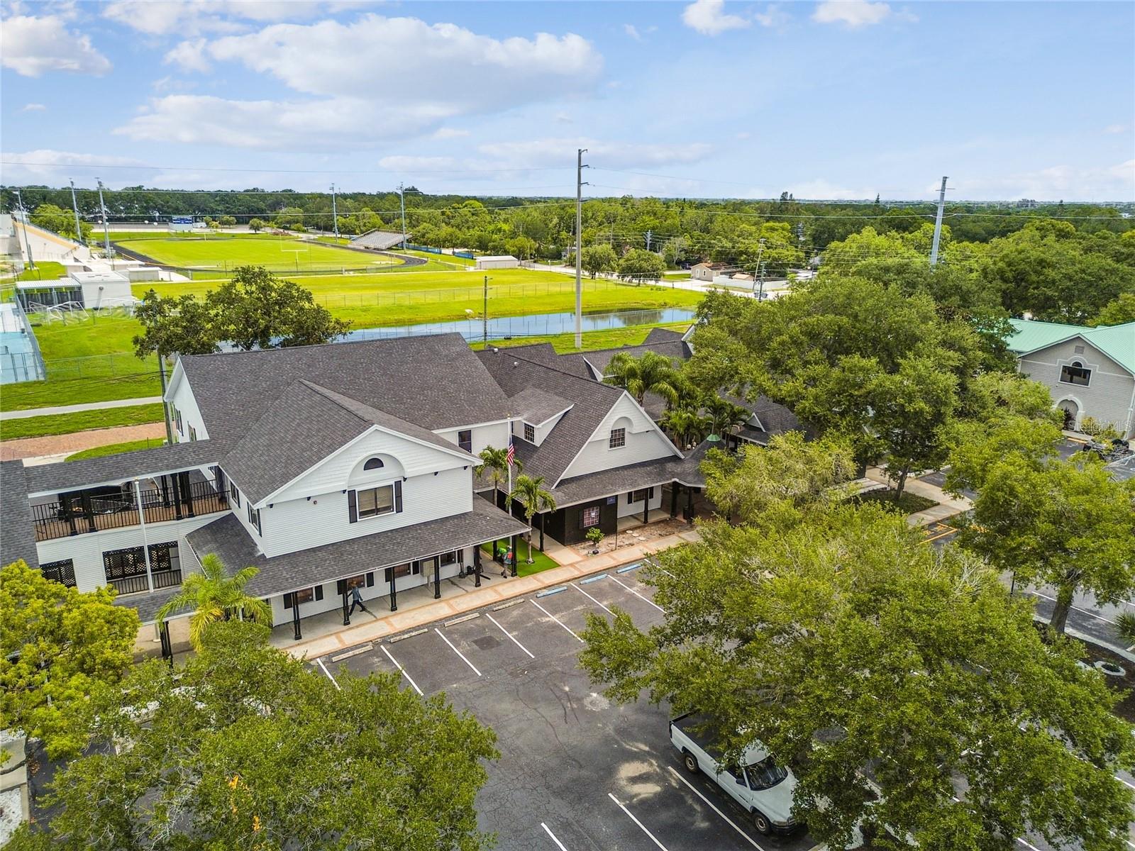 300 E BAY DR, LARGO, FL, 33770