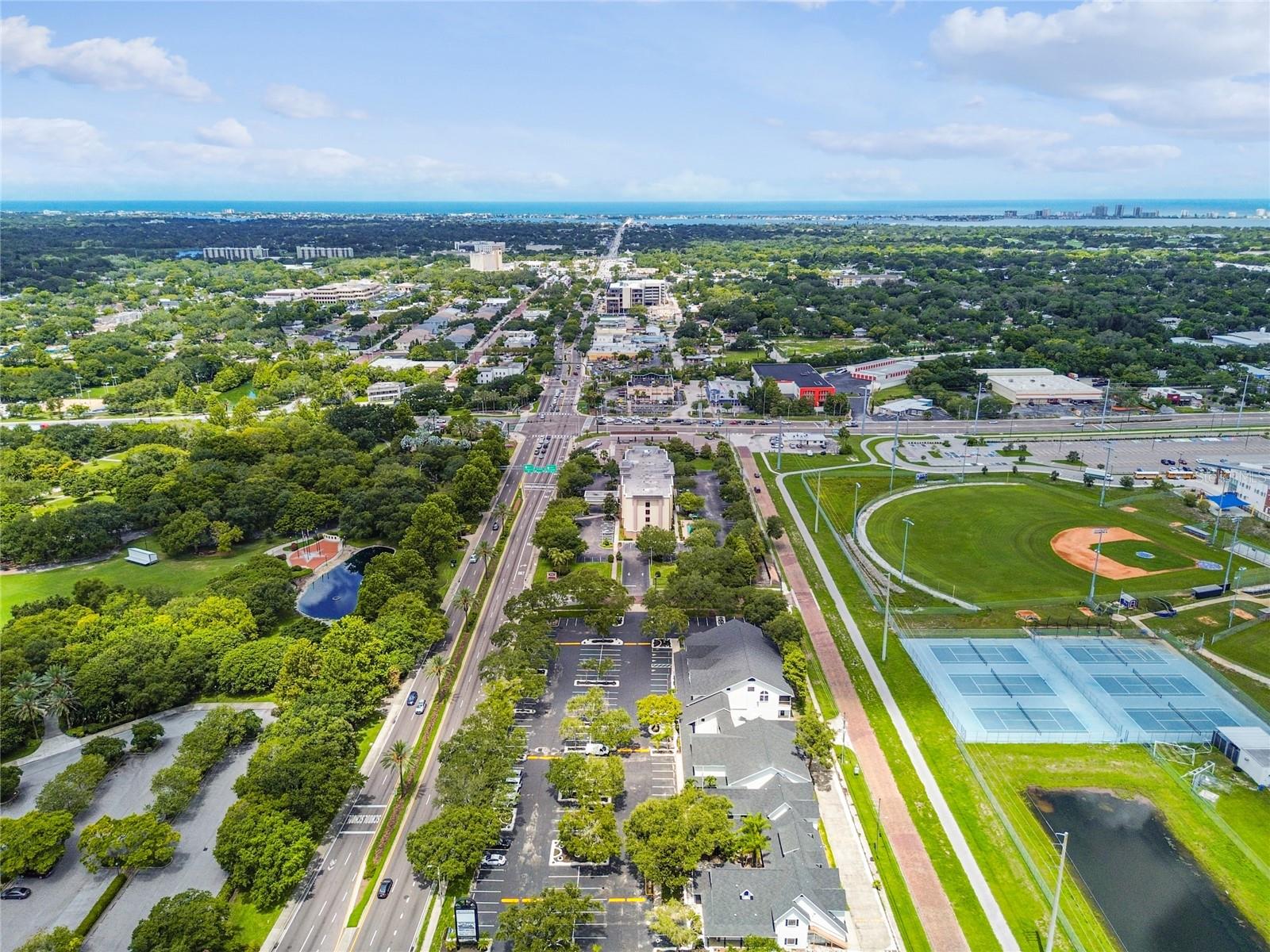 300 E BAY DR, LARGO, FL, 33770