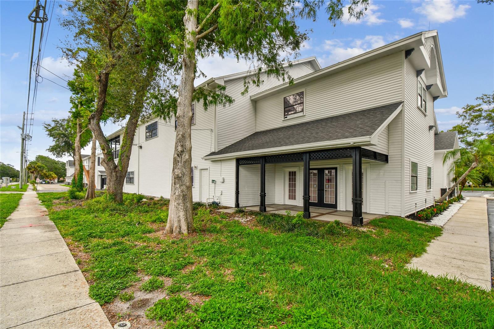 300 E BAY DR, LARGO, FL, 33770