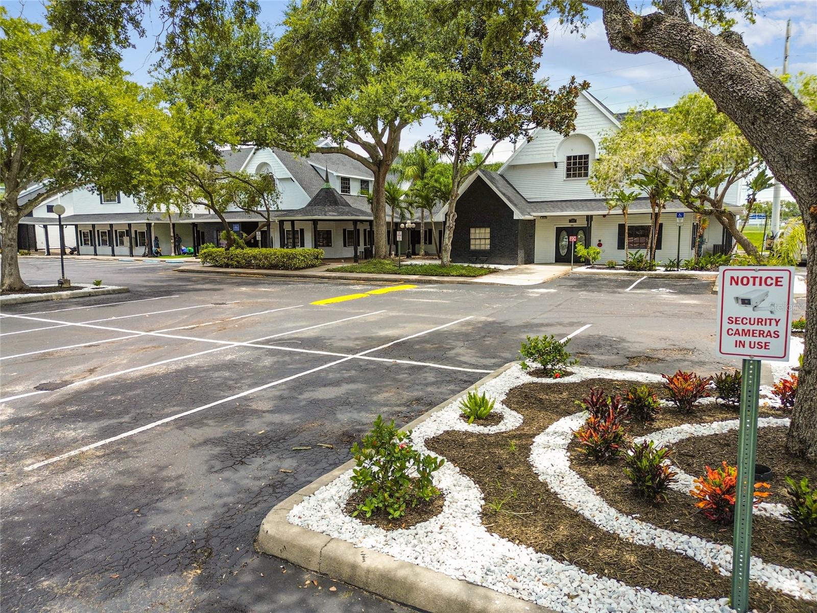 300 E BAY DR, LARGO, FL, 33770