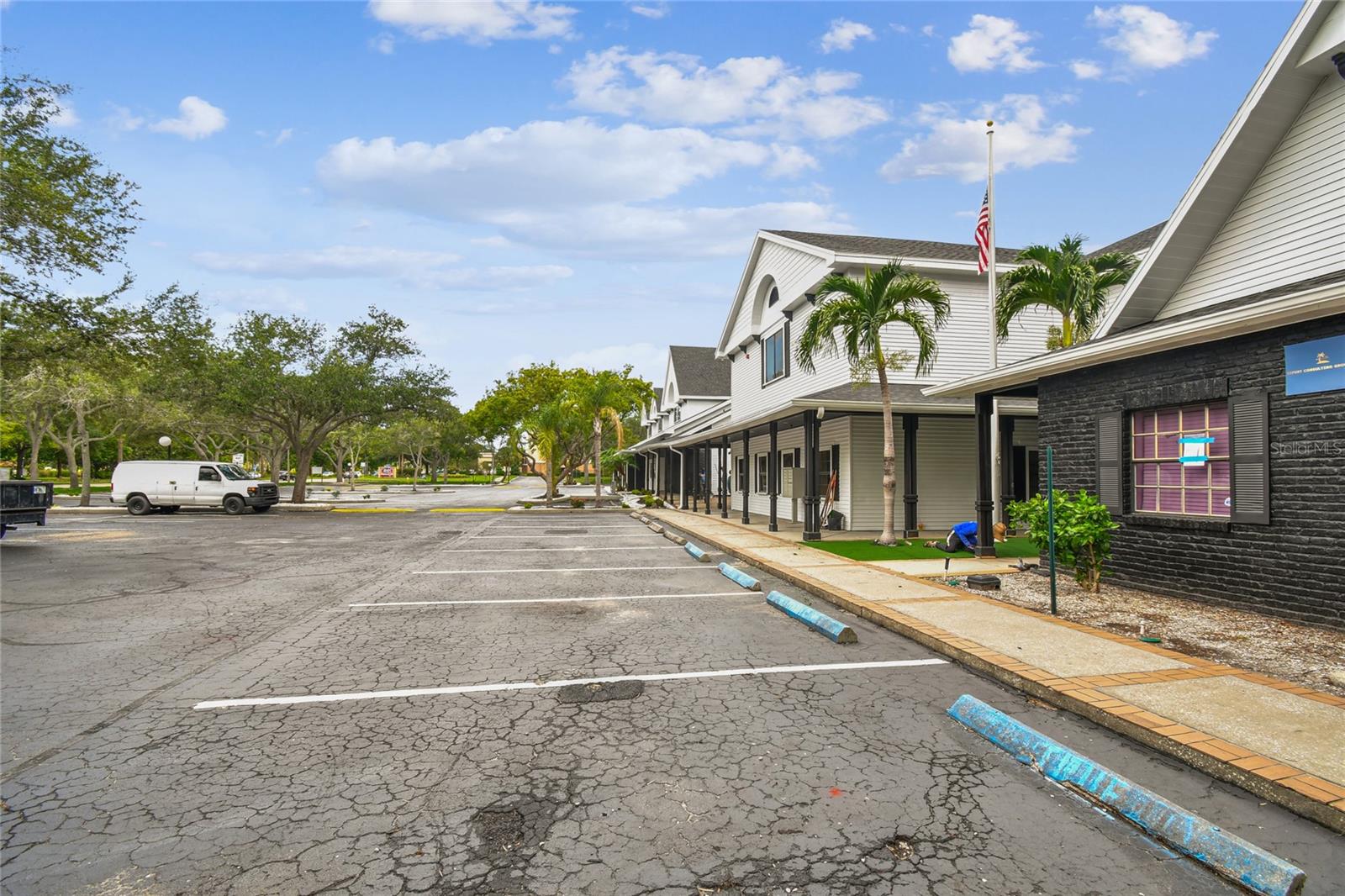300 E BAY DR, LARGO, FL, 33770