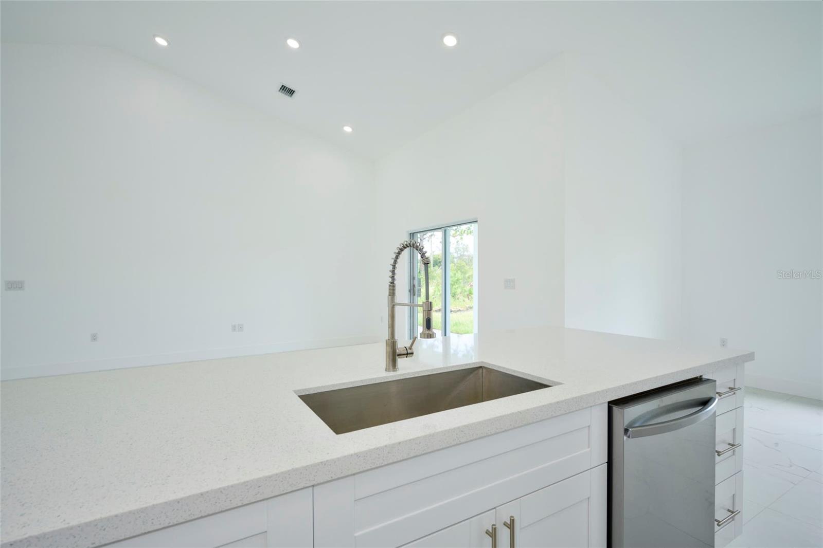 7811 RED GRANGE BLVD, INDIAN LAKE ESTATES, FL, 33855