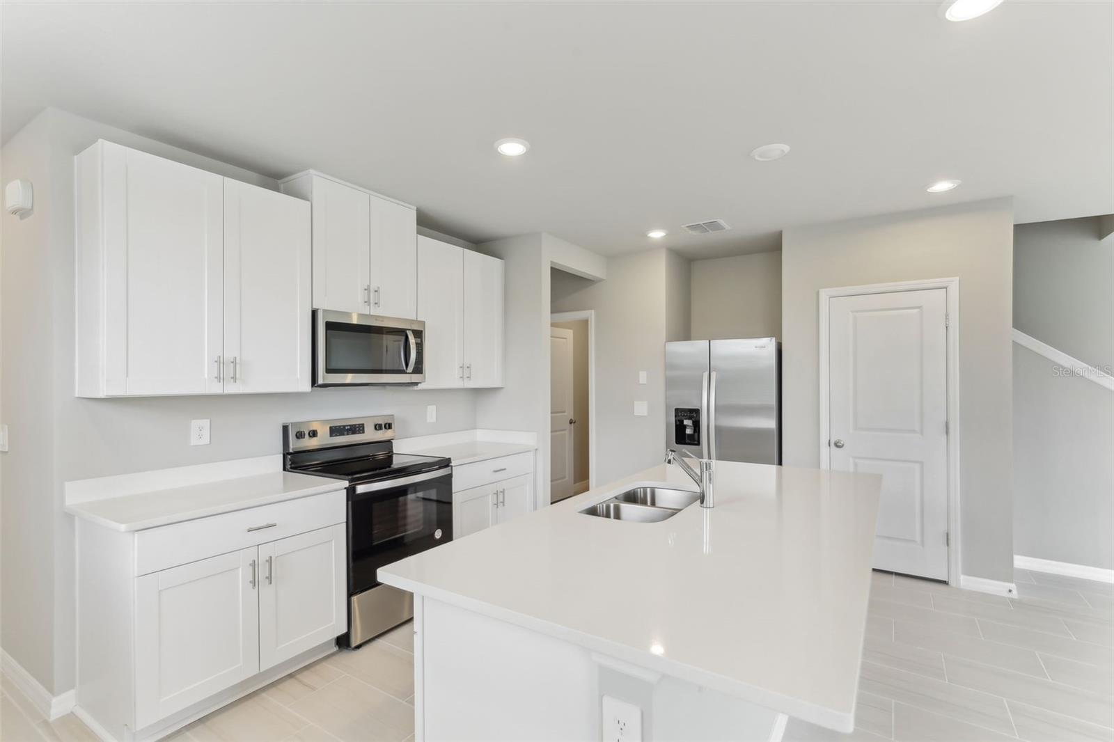 7628 INTREPID RD, WESLEY CHAPEL, FL, 33545