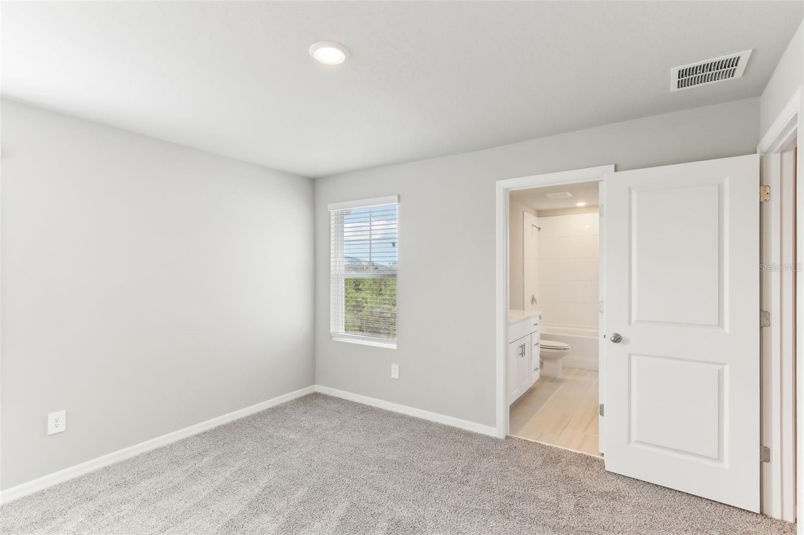 7628 INTREPID RD, WESLEY CHAPEL, FL, 33545