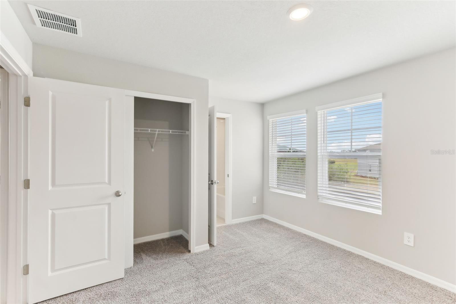 7628 INTREPID RD, WESLEY CHAPEL, FL, 33545