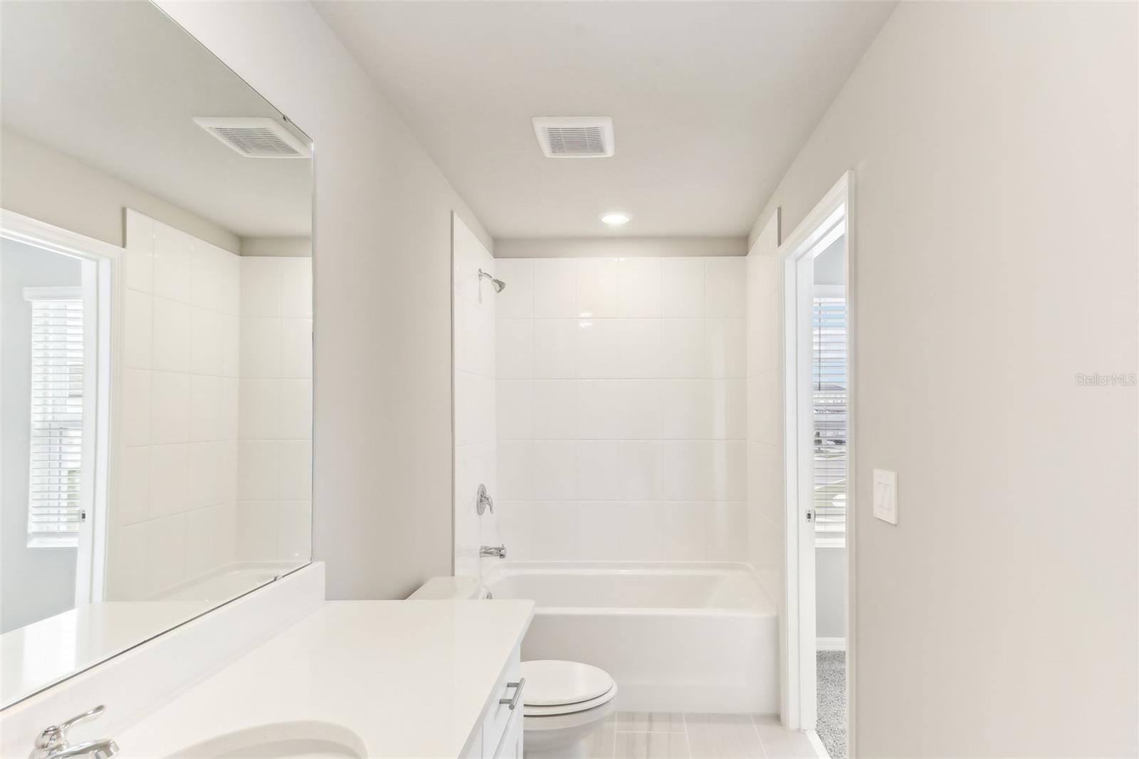 7628 INTREPID RD, WESLEY CHAPEL, FL, 33545