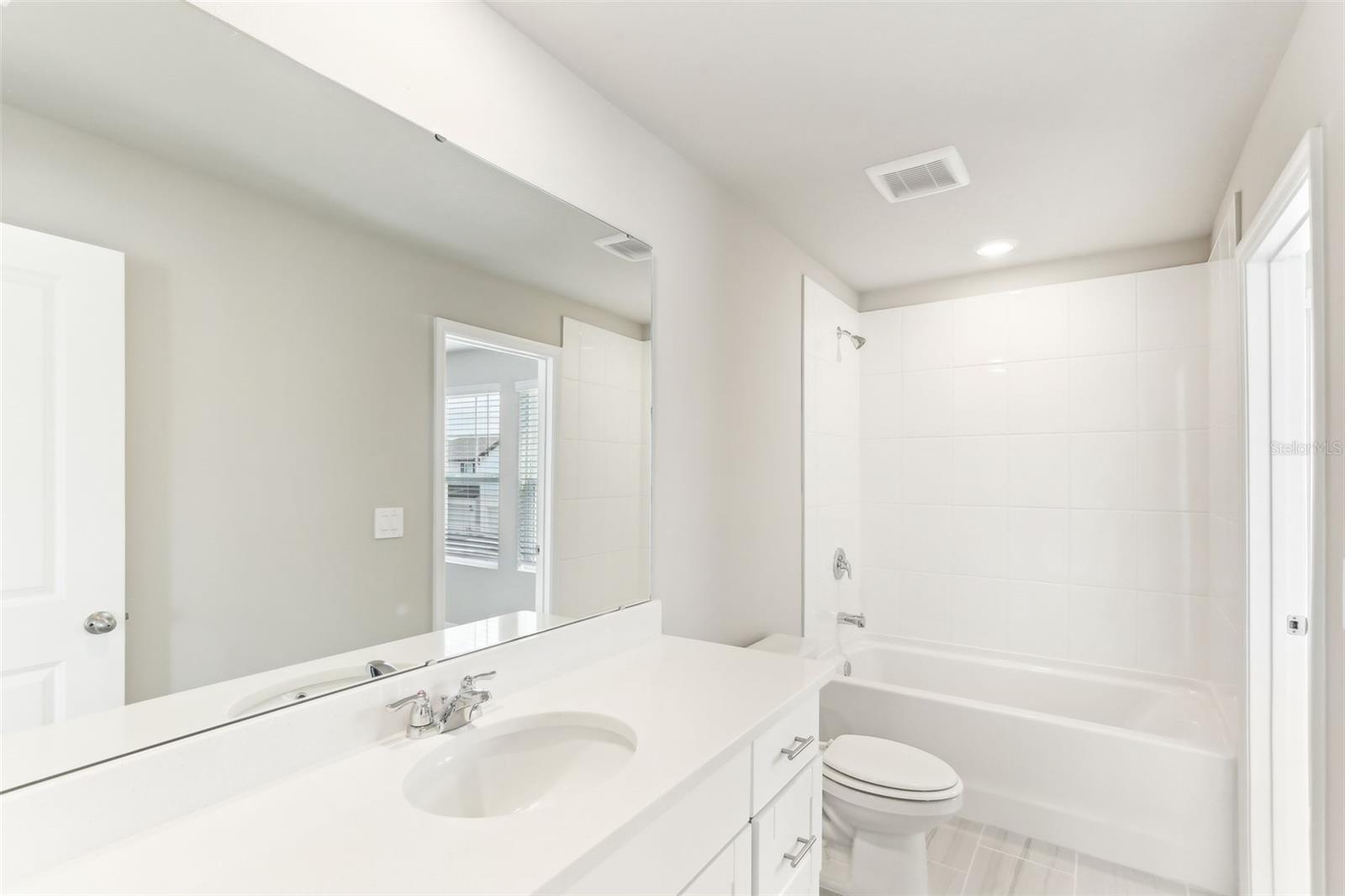 7628 INTREPID RD, WESLEY CHAPEL, FL, 33545