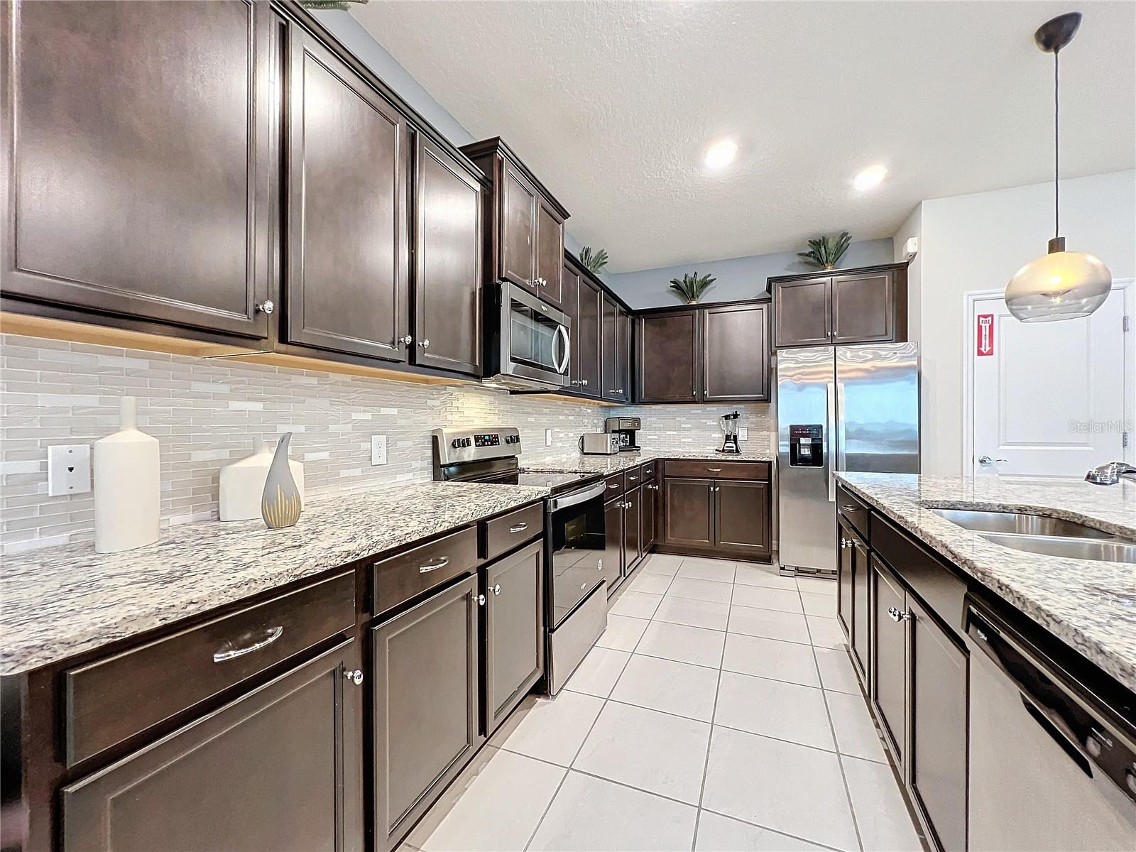 2060 LELANI CIR, DAVENPORT, FL, 33897