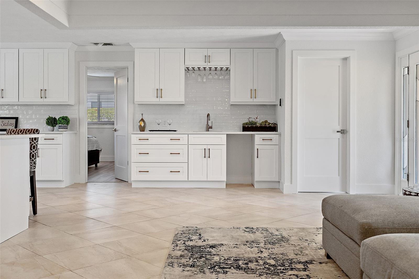 2049 MASSACHUSETTS AVE NE, ST PETERSBURG, FL, 33703