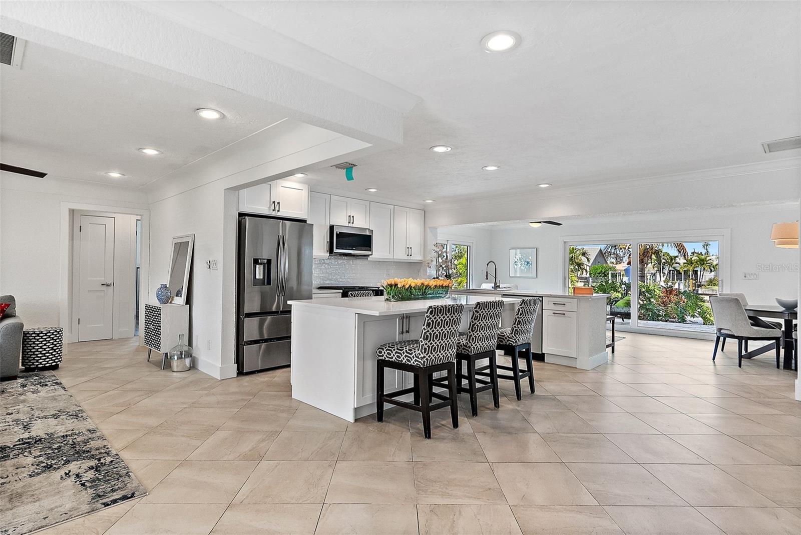 2049 MASSACHUSETTS AVE NE, ST PETERSBURG, FL, 33703