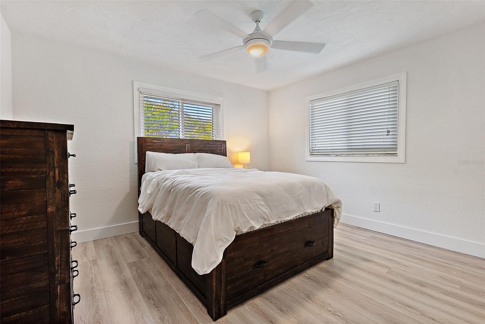 2049 MASSACHUSETTS AVE NE, ST PETERSBURG, FL, 33703