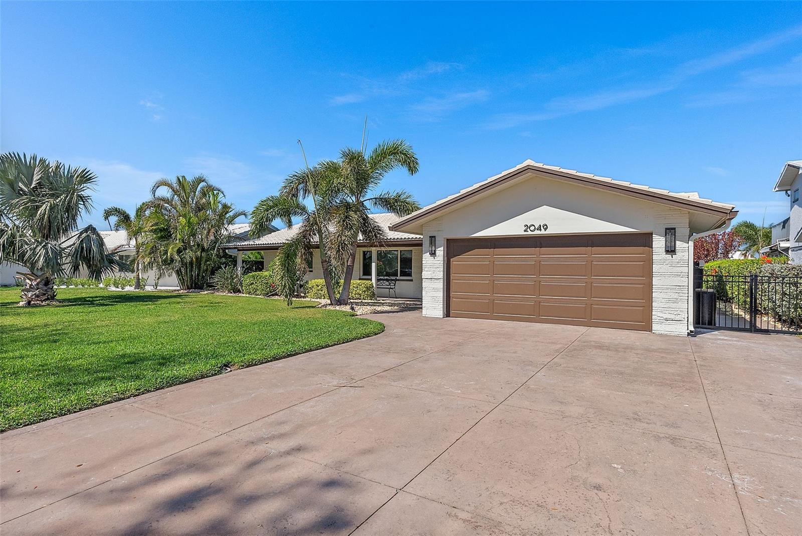 2049 MASSACHUSETTS AVE NE, ST PETERSBURG, FL, 33703