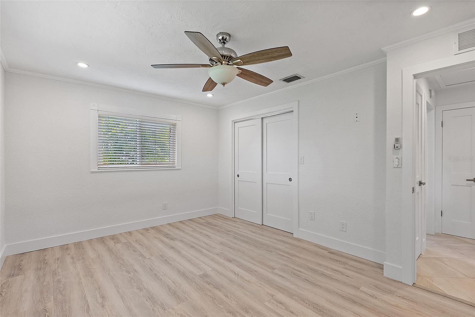 2049 MASSACHUSETTS AVE NE, ST PETERSBURG, FL, 33703