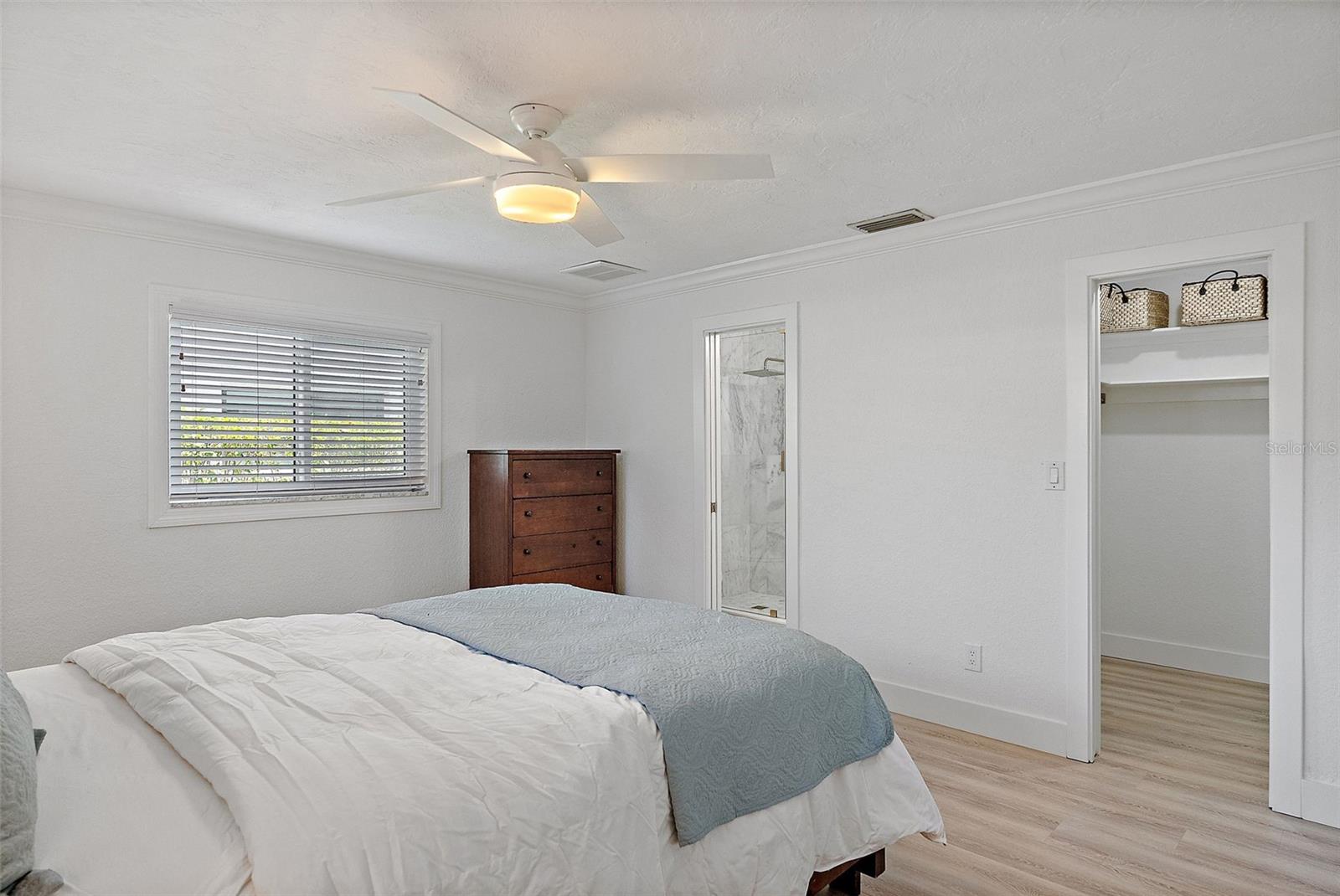 2049 MASSACHUSETTS AVE NE, ST PETERSBURG, FL, 33703