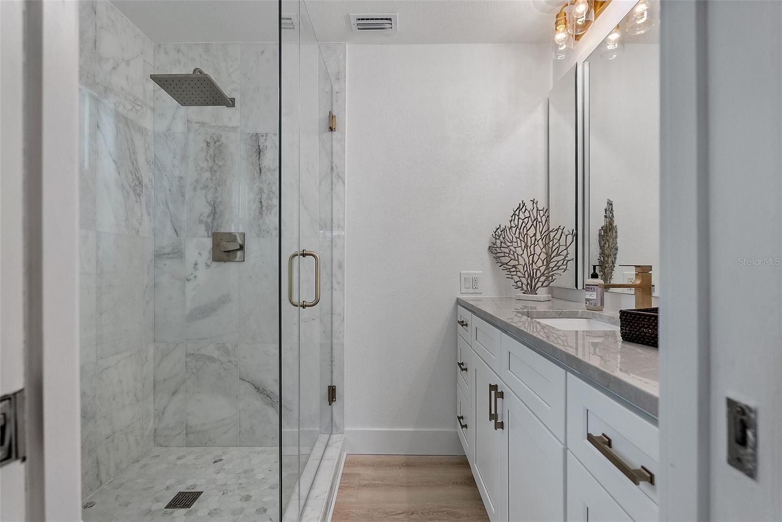 2049 MASSACHUSETTS AVE NE, ST PETERSBURG, FL, 33703