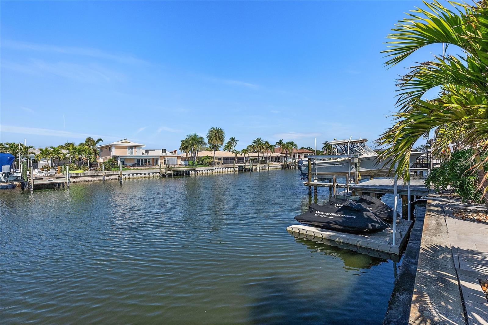 2049 MASSACHUSETTS AVE NE, ST PETERSBURG, FL, 33703