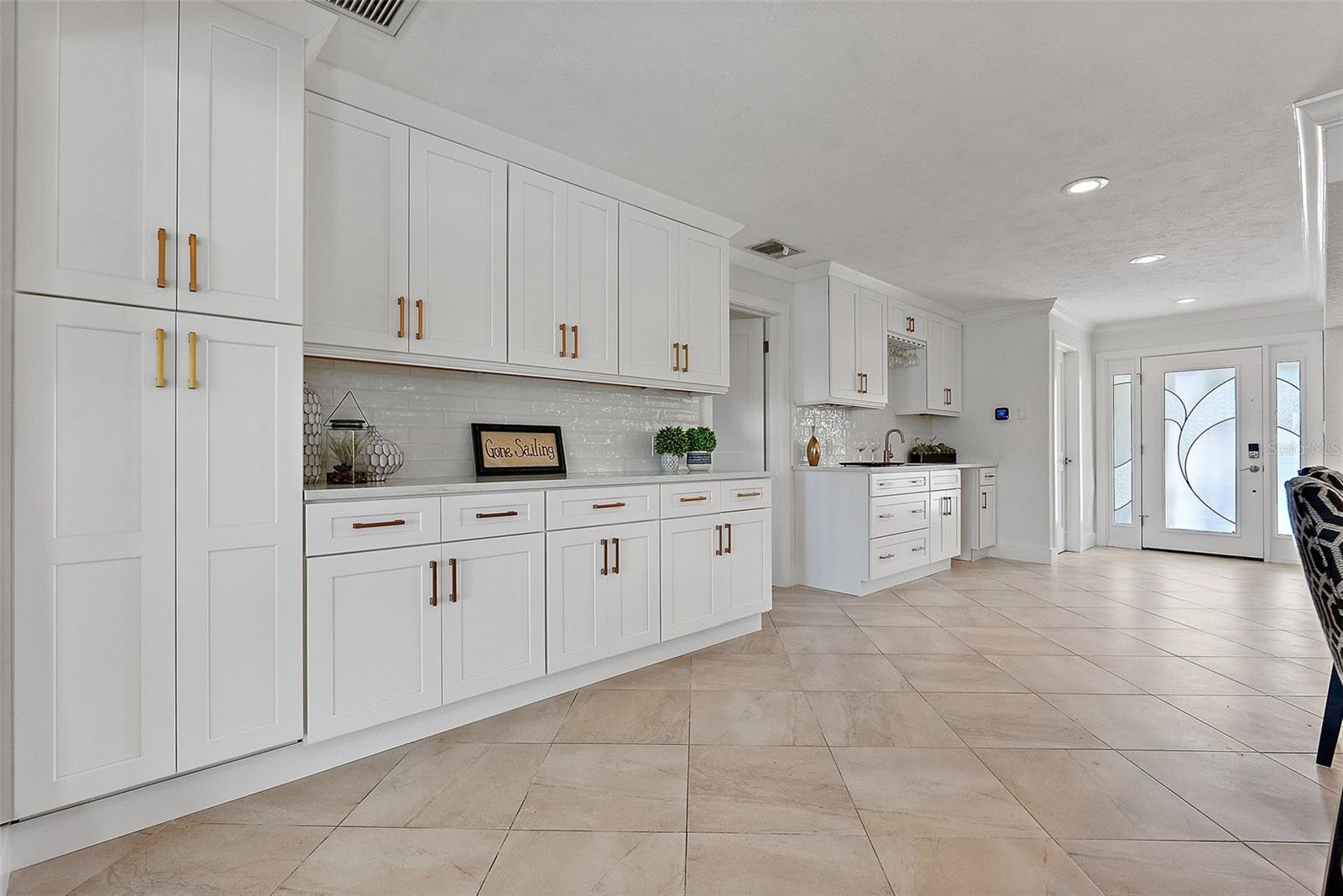 2049 MASSACHUSETTS AVE NE, ST PETERSBURG, FL, 33703