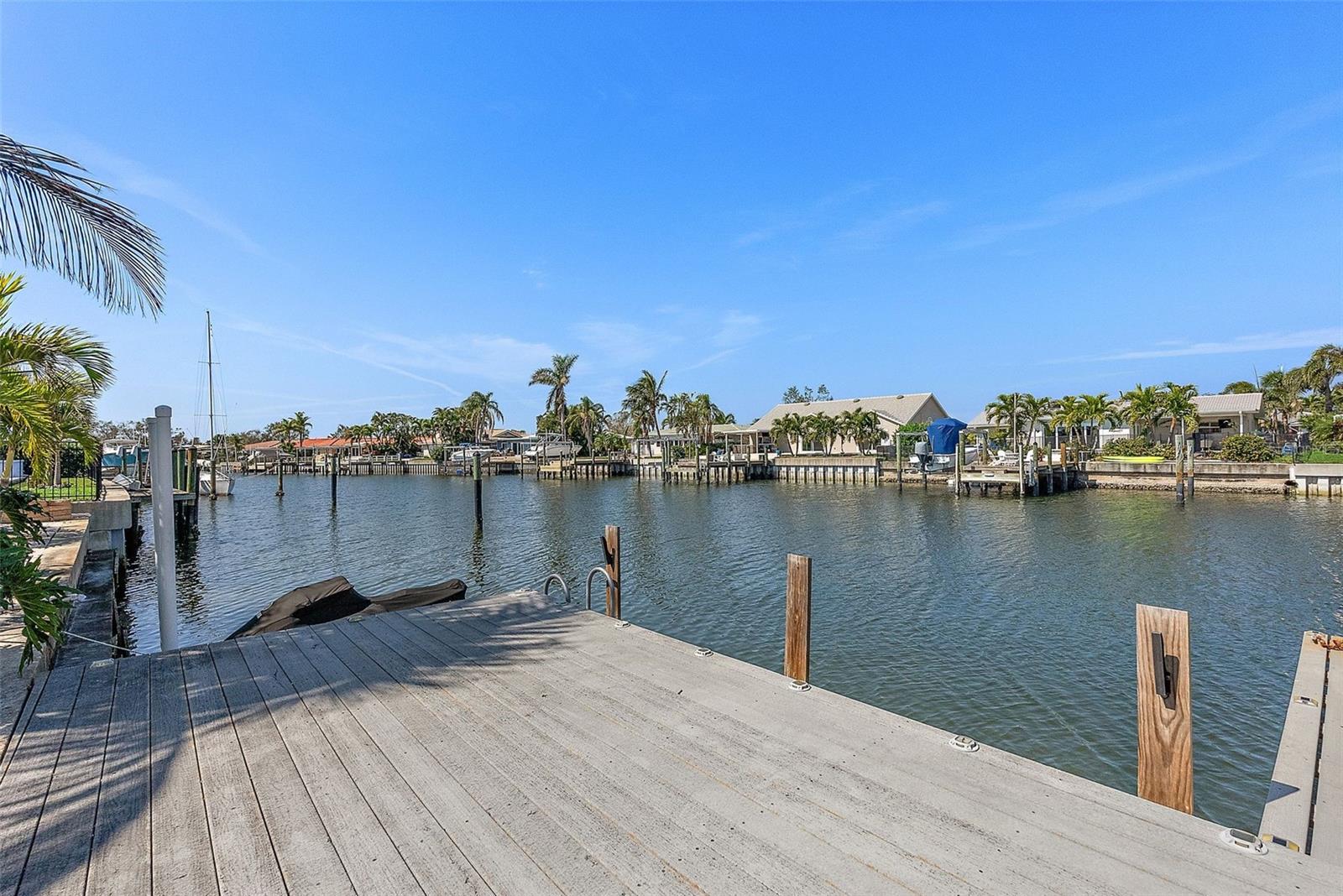 2049 MASSACHUSETTS AVE NE, ST PETERSBURG, FL, 33703