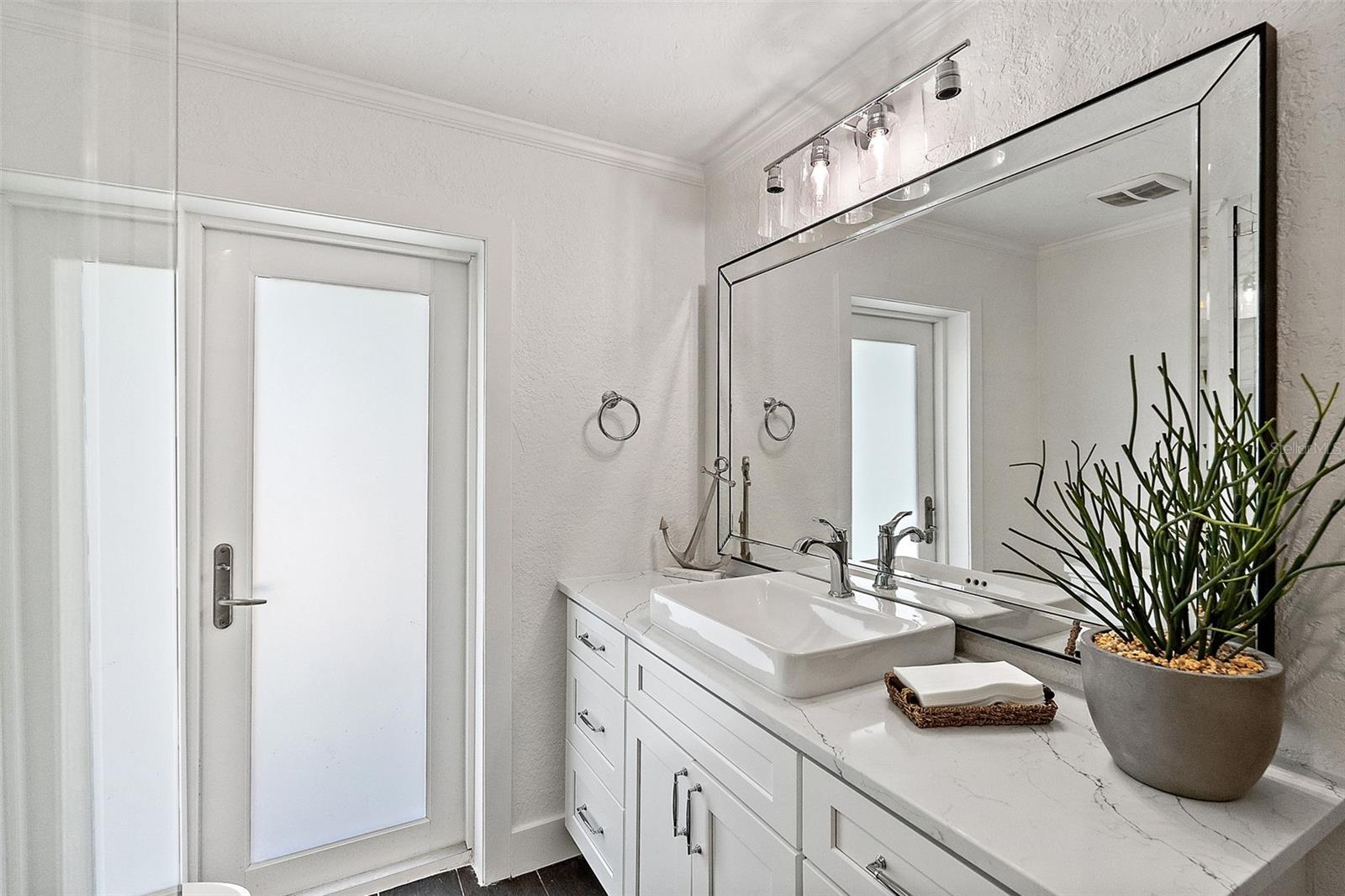 2049 MASSACHUSETTS AVE NE, ST PETERSBURG, FL, 33703