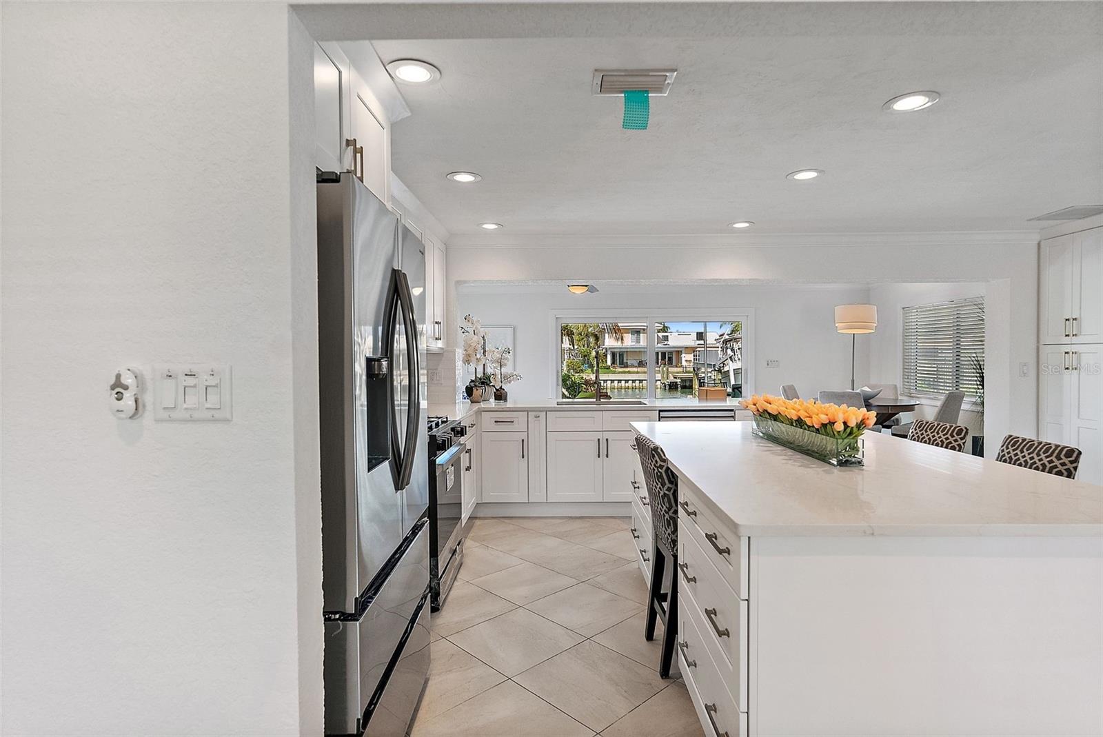 2049 MASSACHUSETTS AVE NE, ST PETERSBURG, FL, 33703