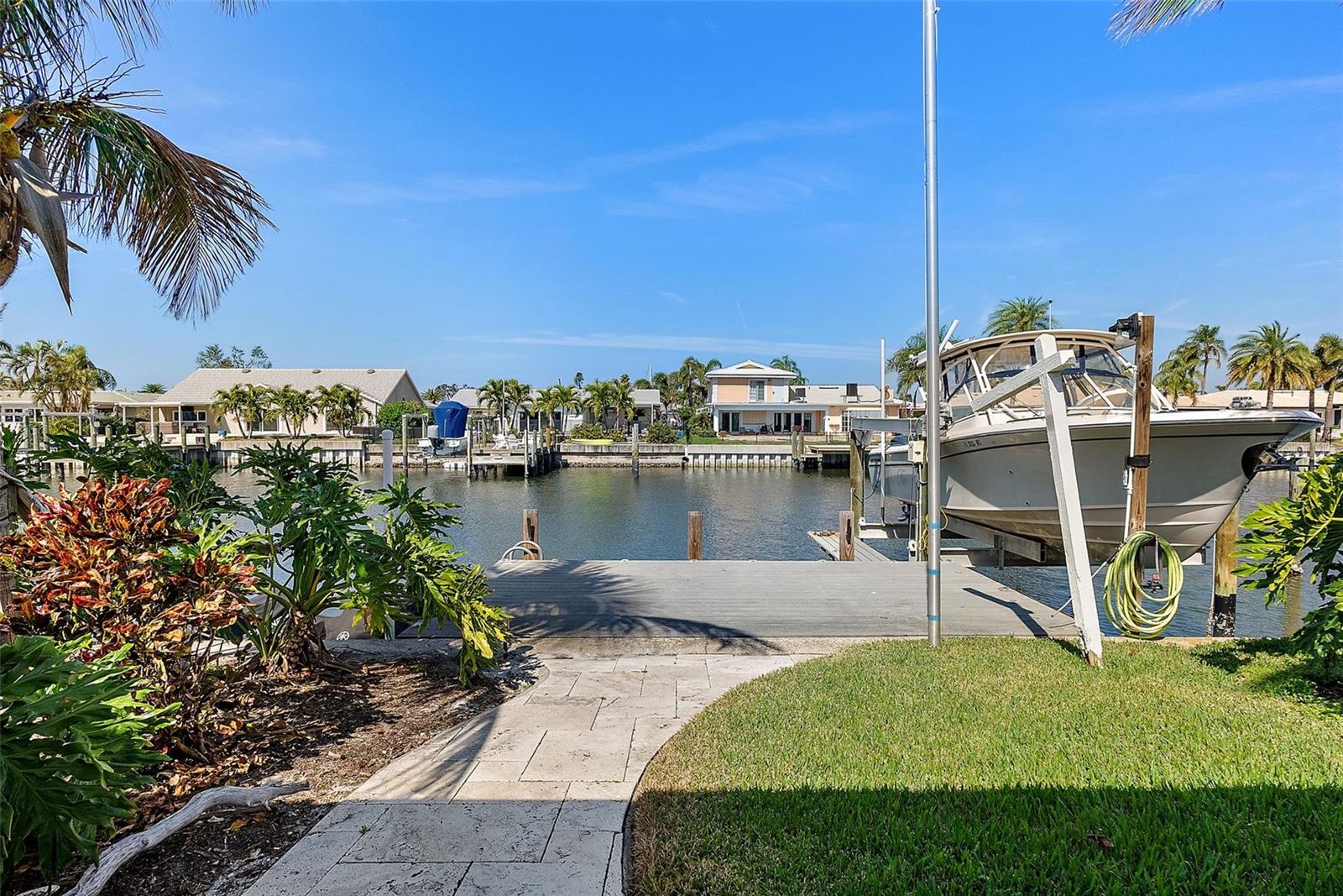 2049 MASSACHUSETTS AVE NE, ST PETERSBURG, FL, 33703