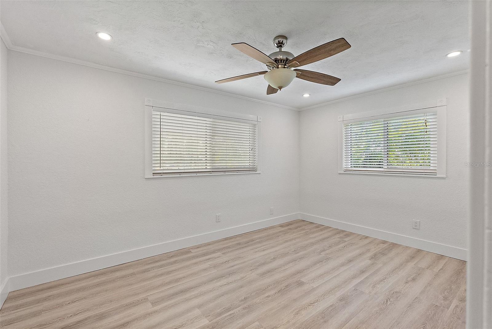 2049 MASSACHUSETTS AVE NE, ST PETERSBURG, FL, 33703