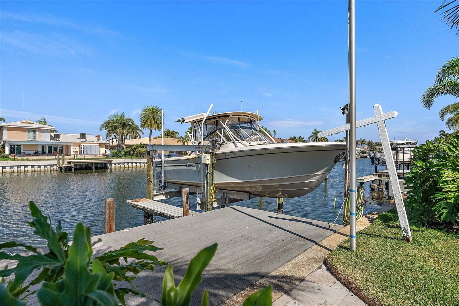 2049 MASSACHUSETTS AVE NE, ST PETERSBURG, FL, 33703