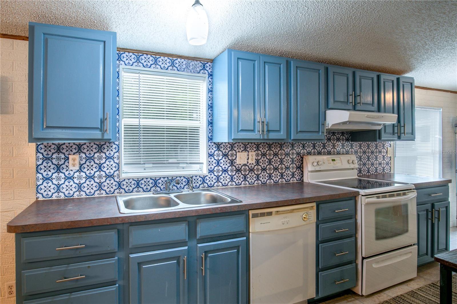 10419 WATTS AVE, LEESBURG, FL, 34788