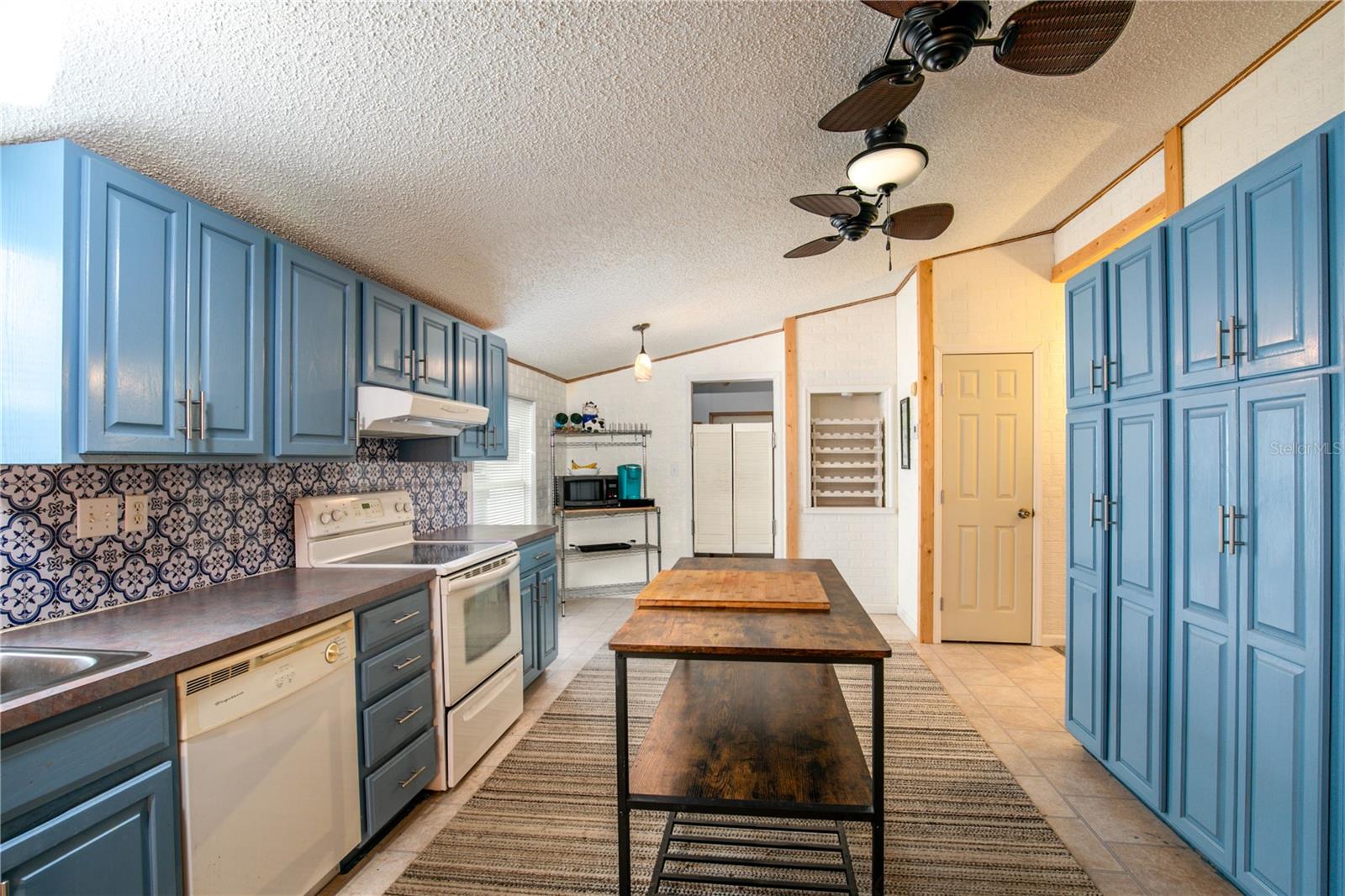 10419 WATTS AVE, LEESBURG, FL, 34788