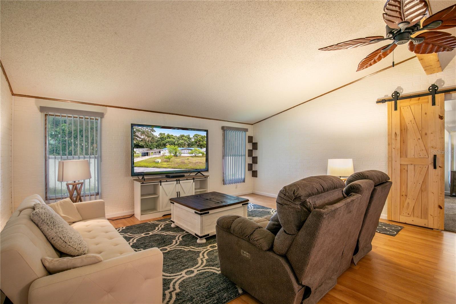 10419 WATTS AVE, LEESBURG, FL, 34788