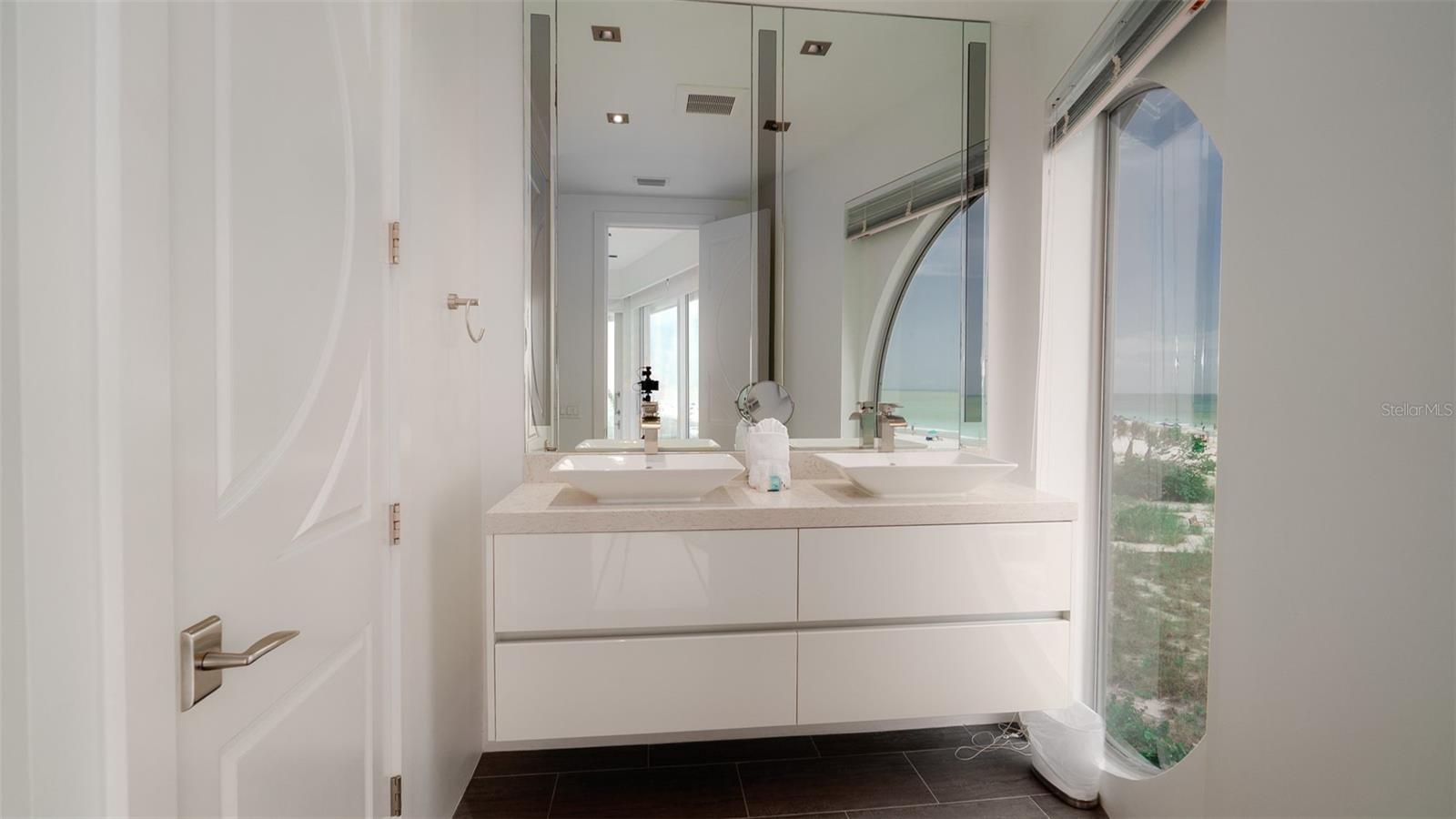 A4615677 Property Photo