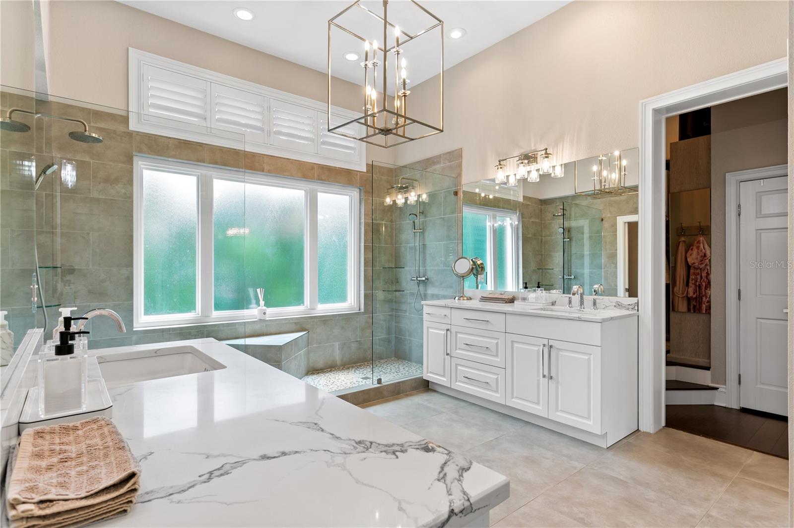 U8248639 Property Photo