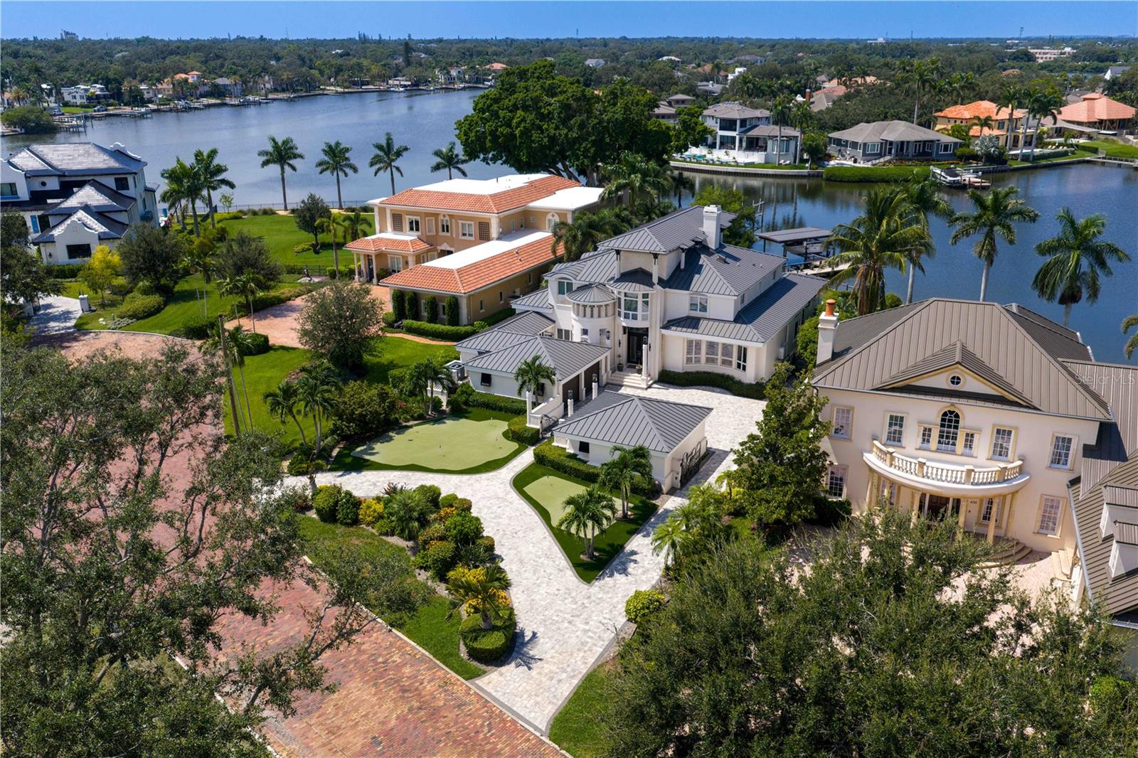 U8248639 Property Photo