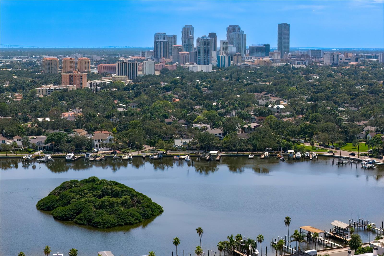 U8248639 Property Photo