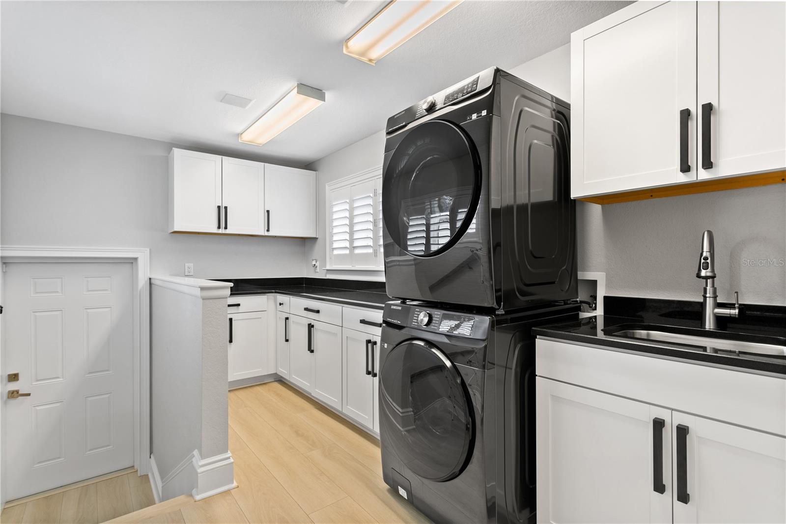 U8248639 Property Photo