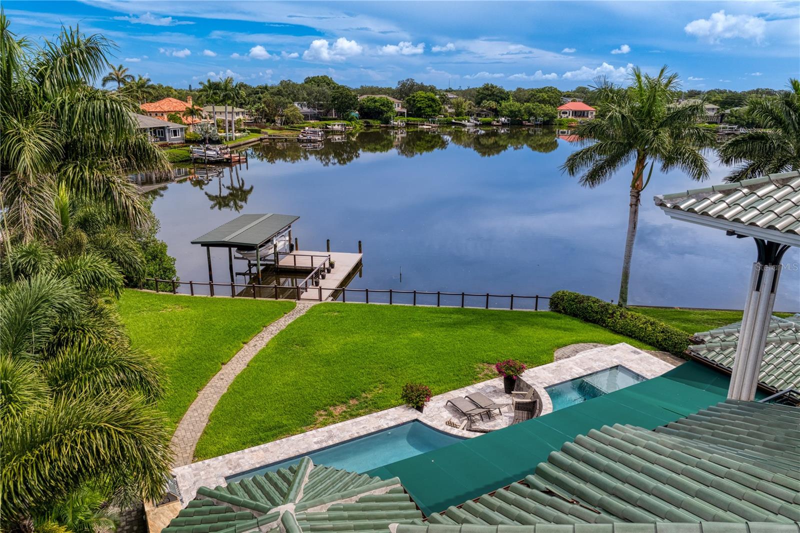 U8248639 Property Photo