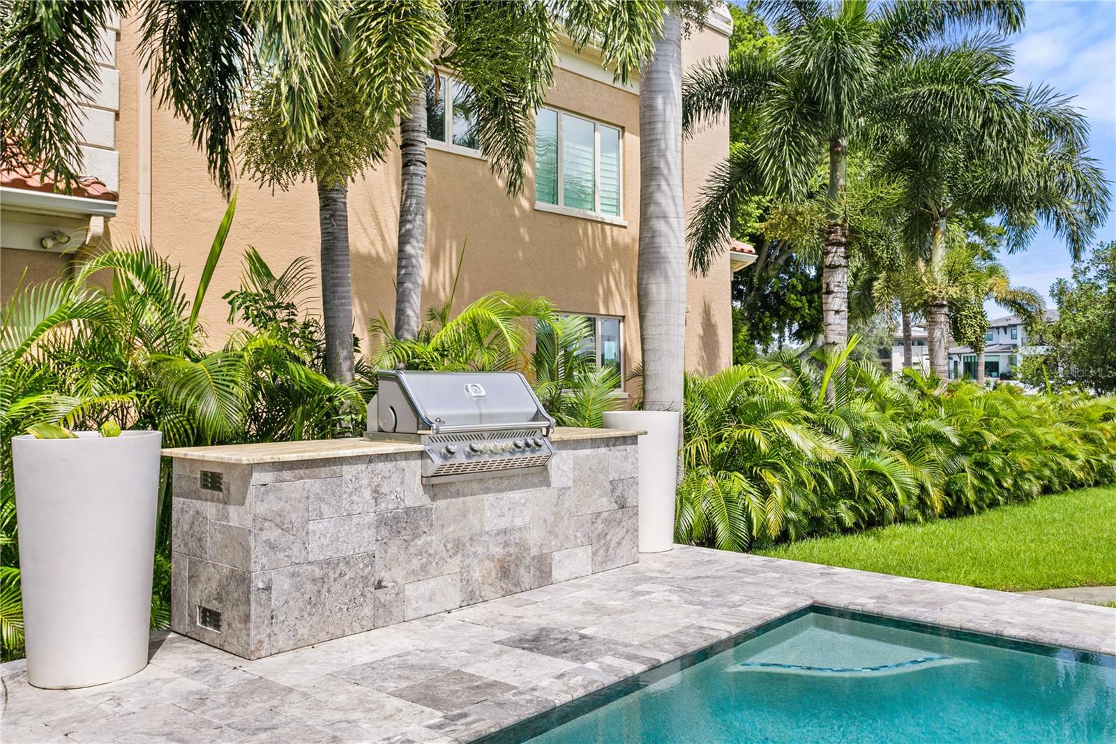 U8248639 Property Photo