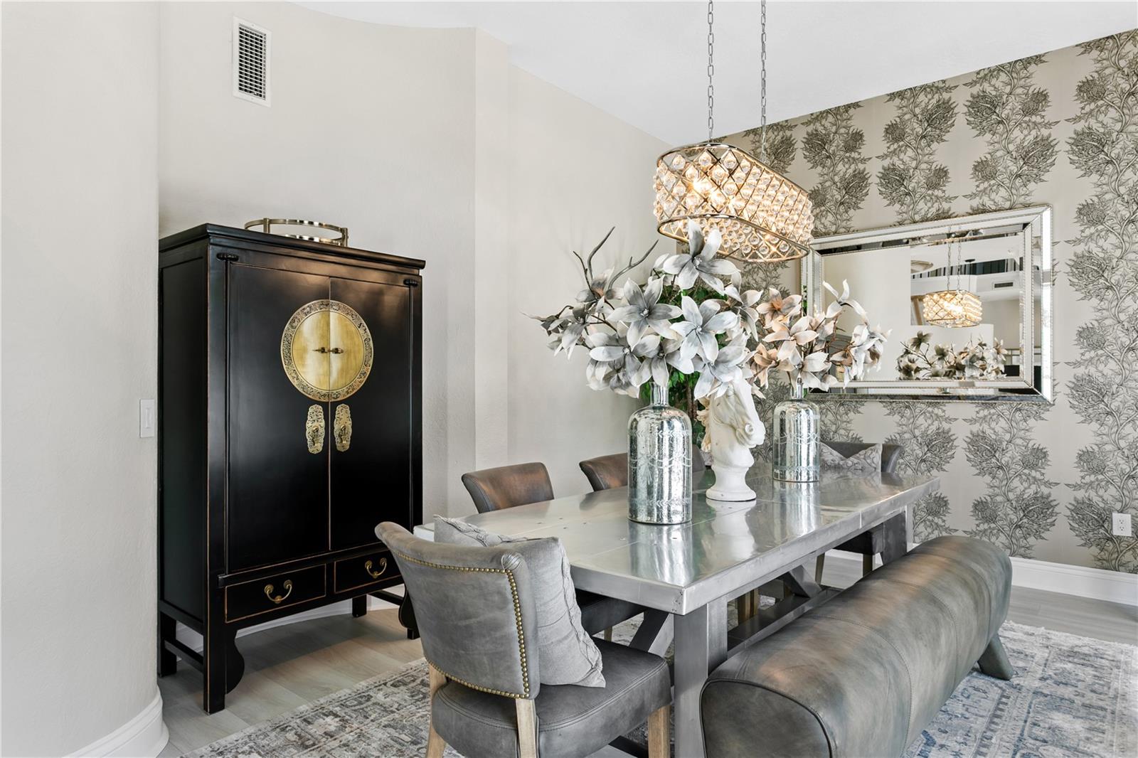 U8248639 Property Photo