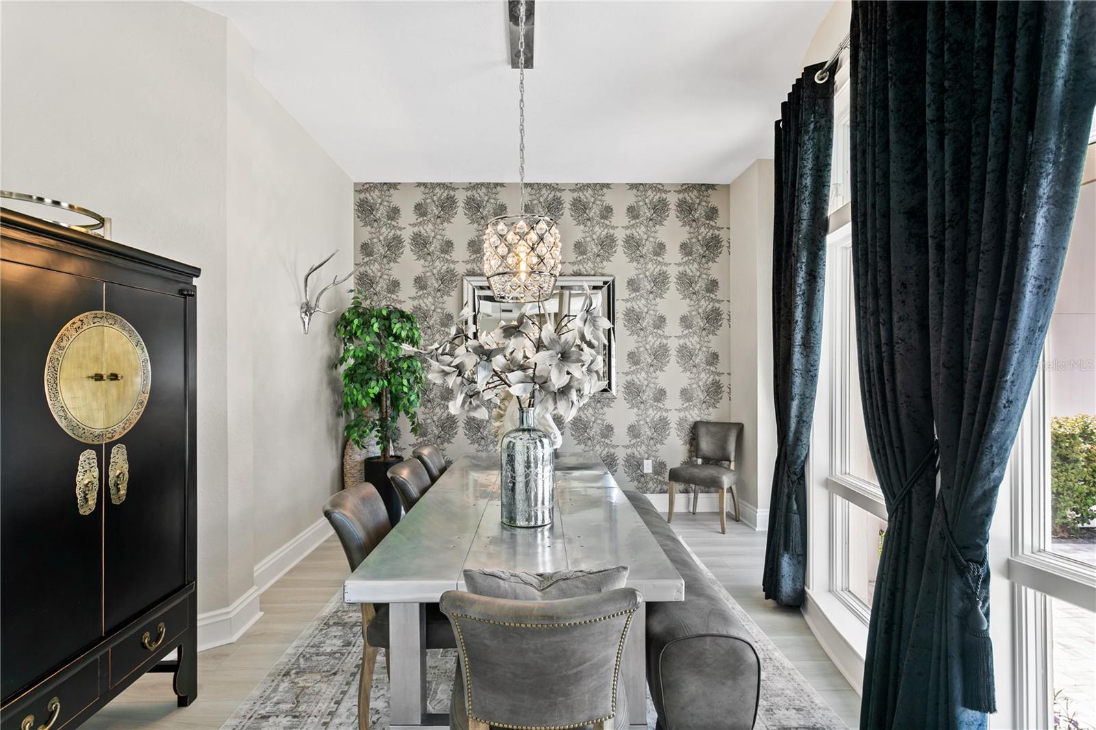 U8248639 Property Photo