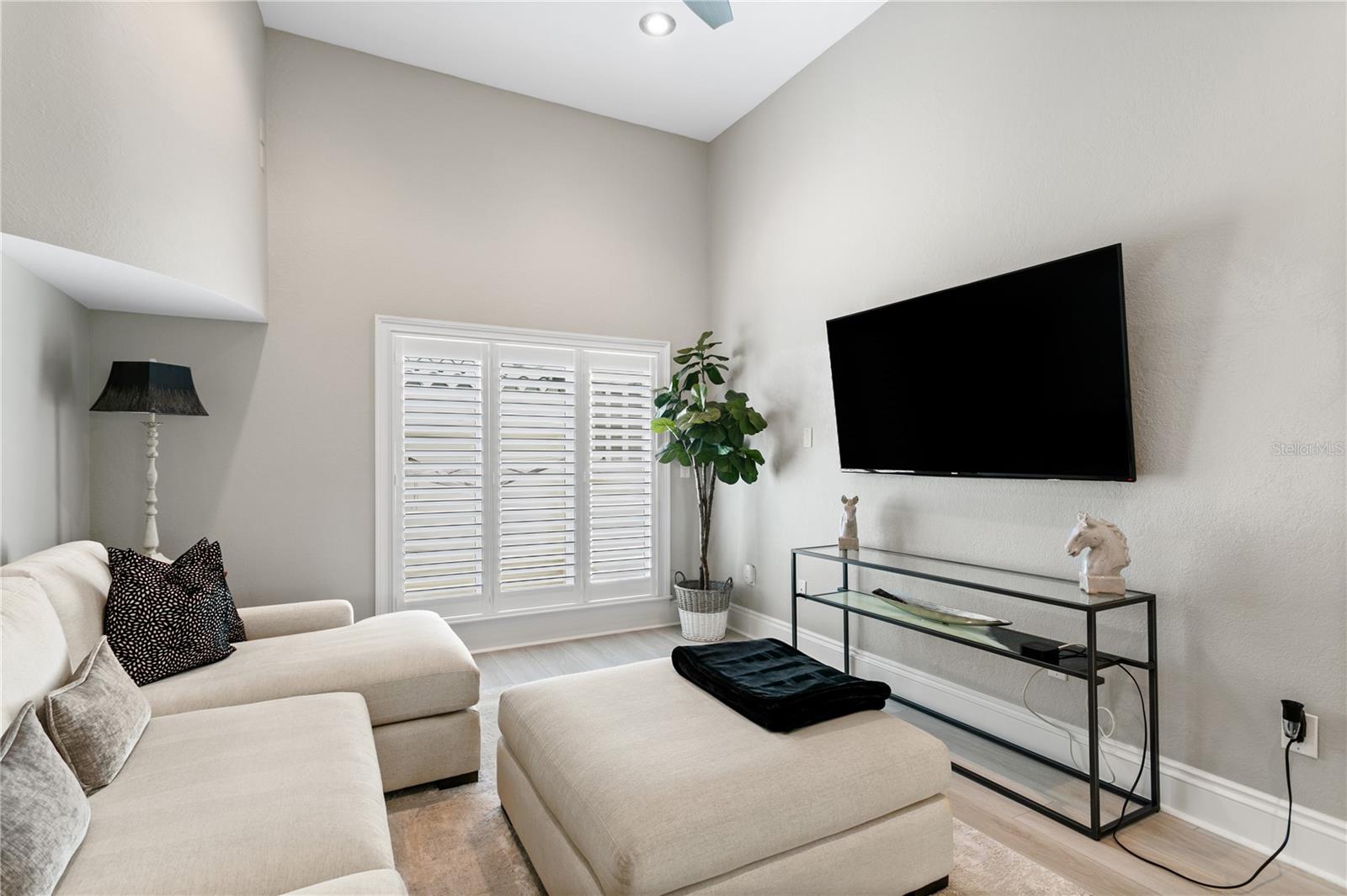 U8248639 Property Photo