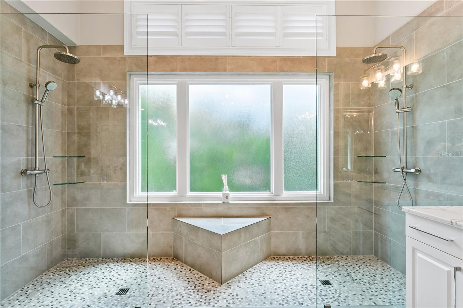 U8248639 Property Photo