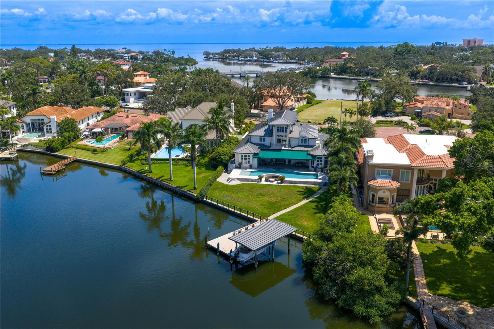 U8248639 Property Photo