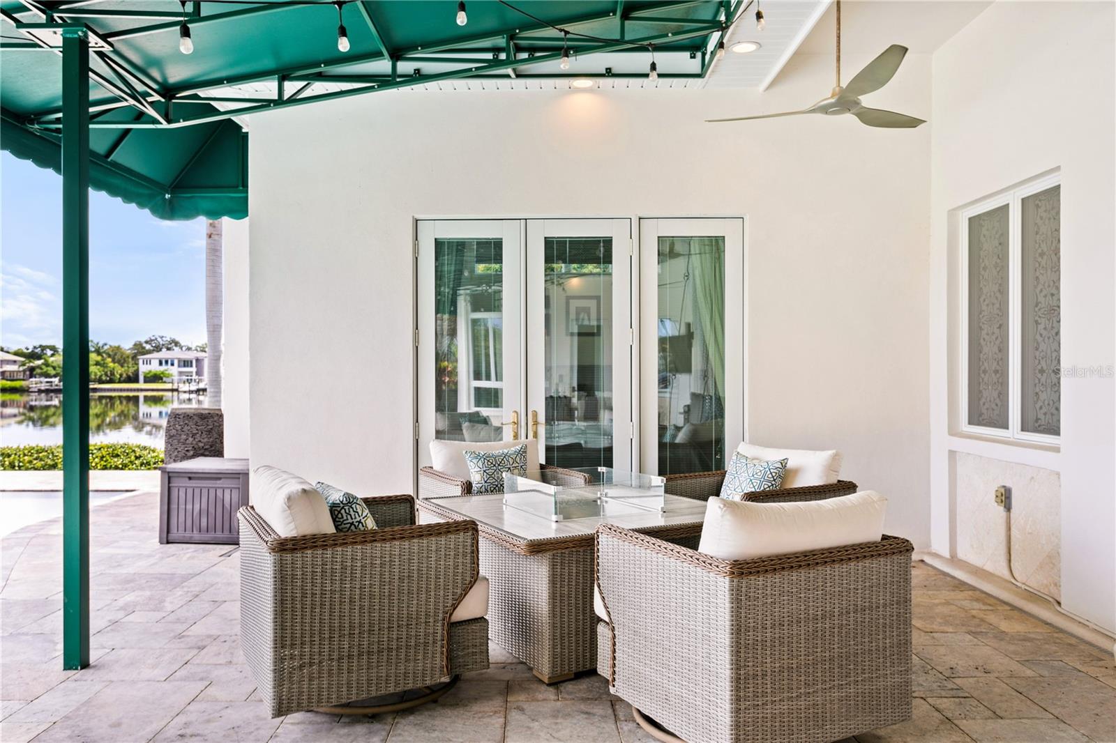 U8248639 Property Photo