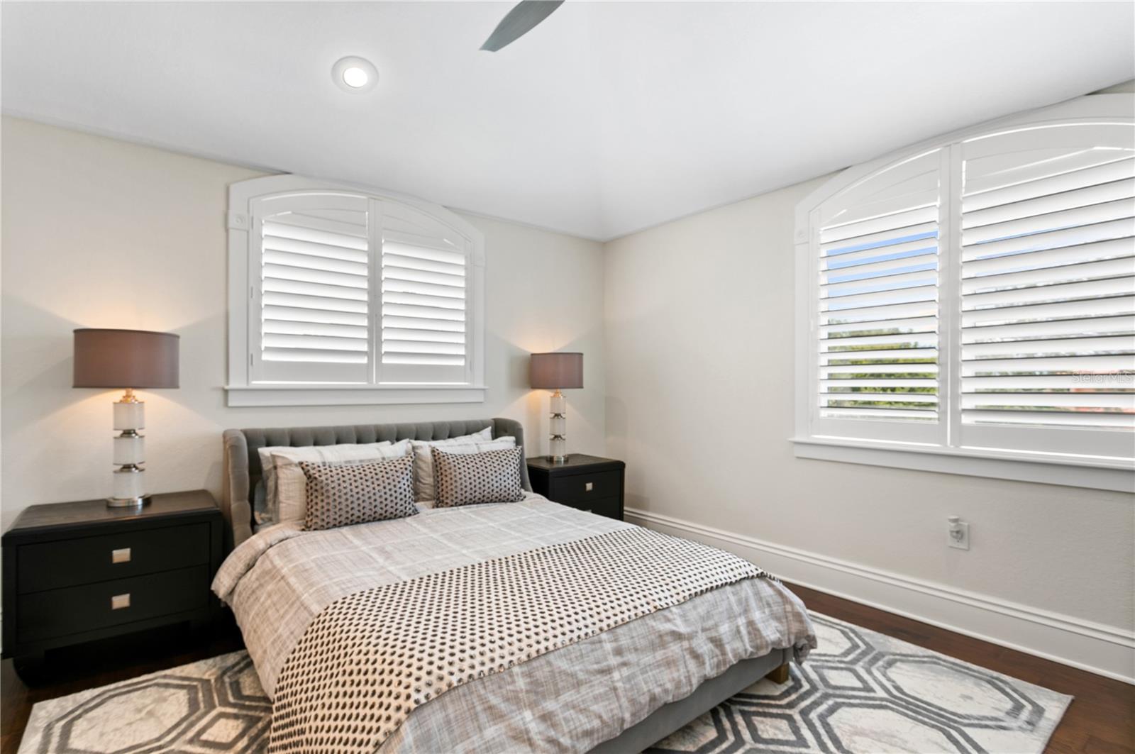 U8248639 Property Photo