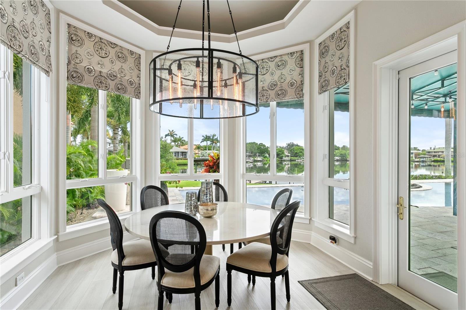 U8248639 Property Photo