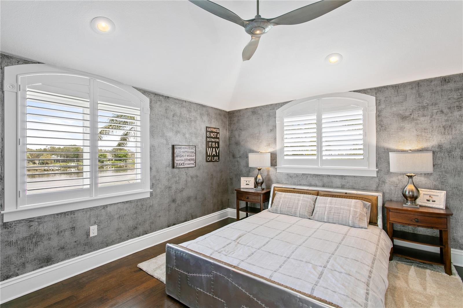 U8248639 Property Photo